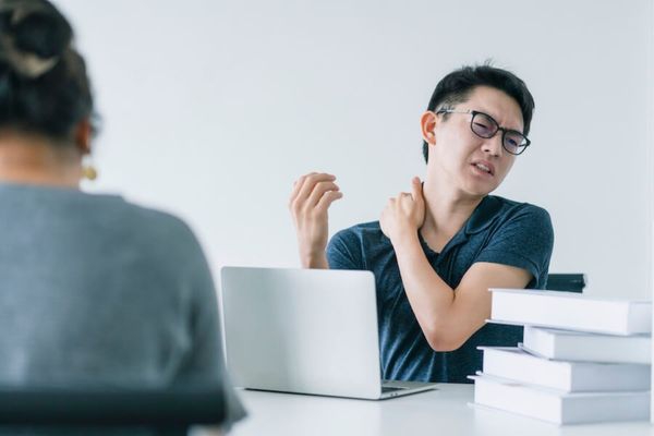 10 วิธีรักษาออฟฟิศซินโดรม (Office Syndrome) บอกลาอาการปวดหลัง
